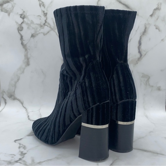 DESIGN LAB velvet striped black on black booties - Picture 1 of 4